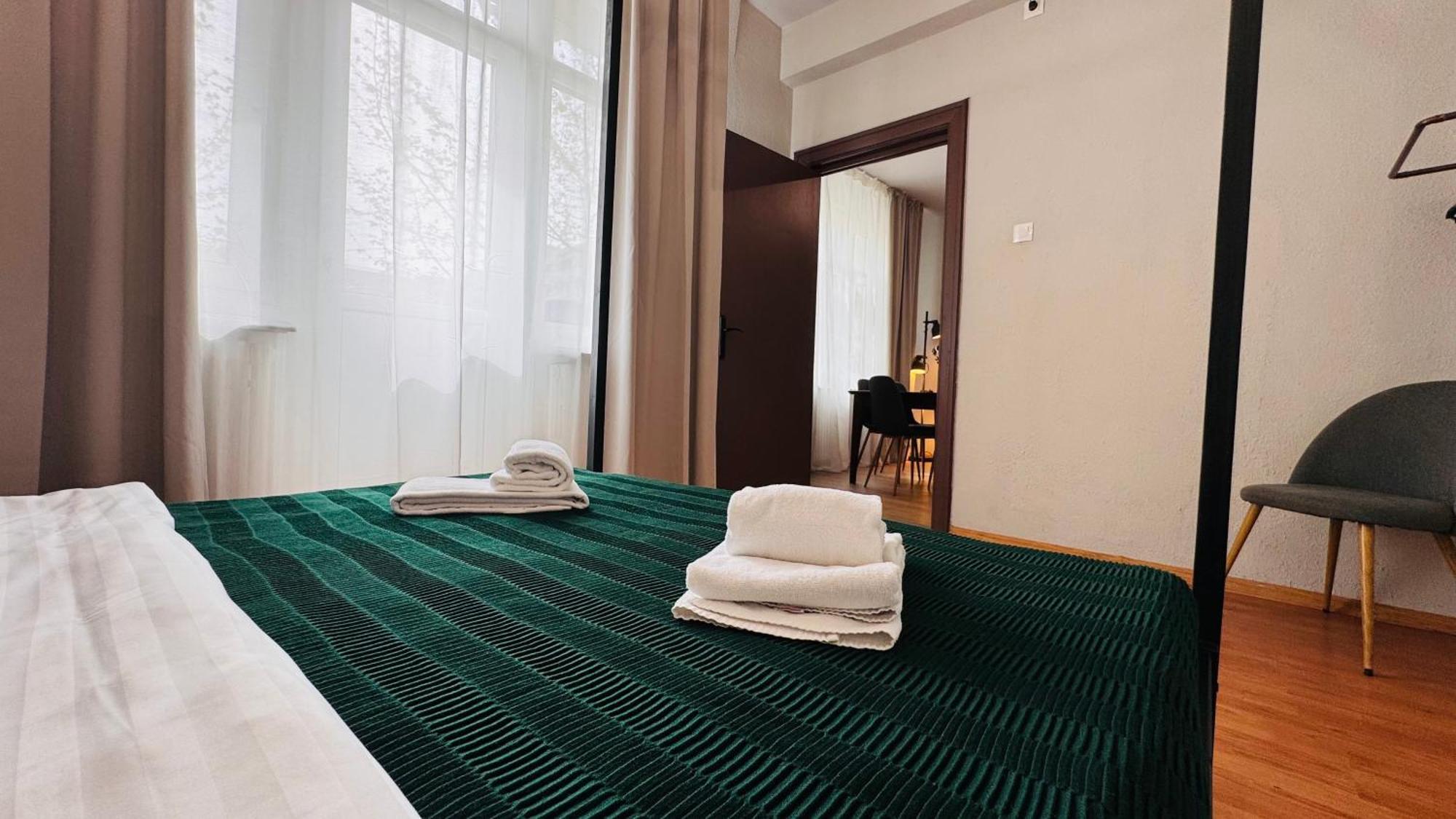 Ideal Home - Spacious & Modern Accommodation Near Unirii Square Bucarest Habitación foto