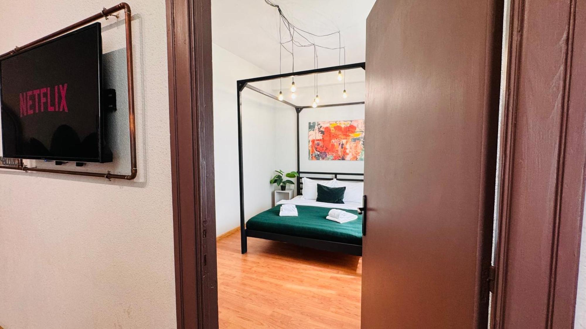 Ideal Home - Spacious & Modern Accommodation Near Unirii Square Bucarest Habitación foto