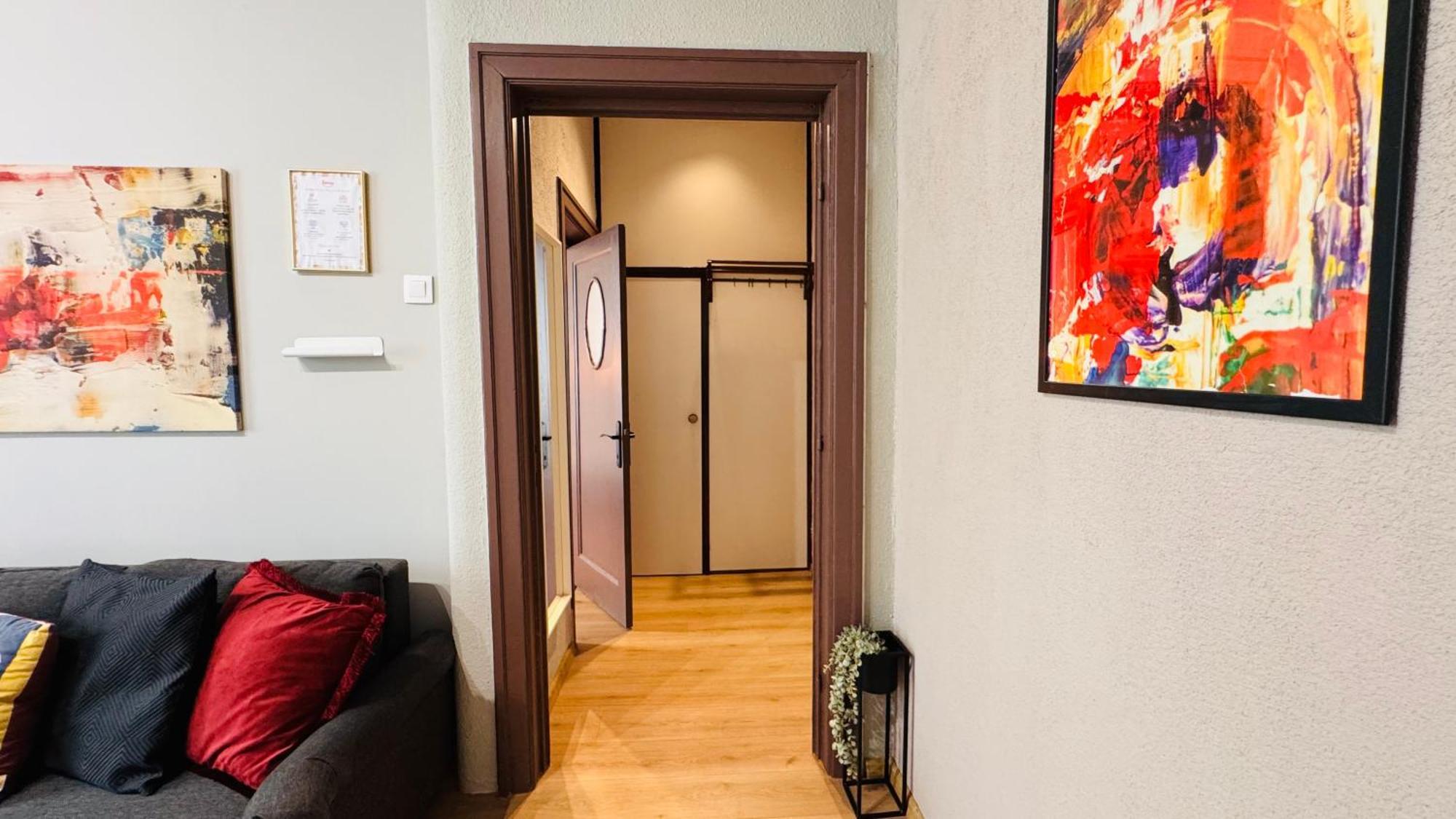 Ideal Home - Spacious & Modern Accommodation Near Unirii Square Bucarest Habitación foto