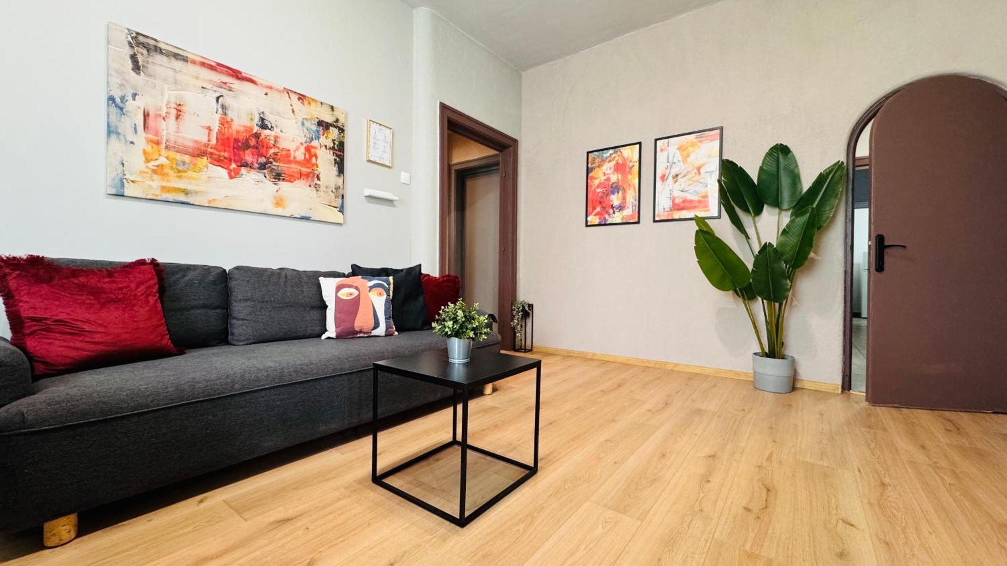 Ideal Home - Spacious & Modern Accommodation Near Unirii Square Bucarest Habitación foto